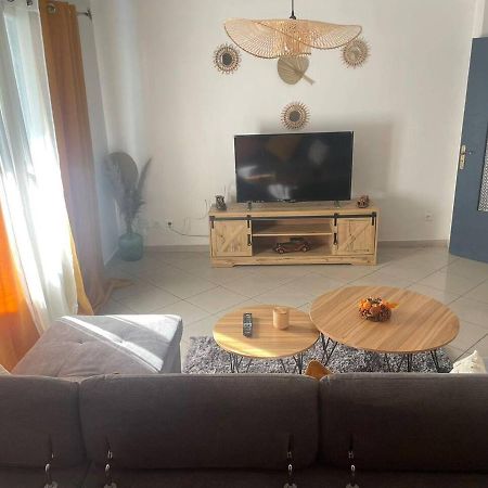 Appartement Proche Gare Tgv Nîmes Exteriör bild