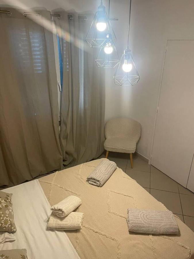 Appartement Proche Gare Tgv Nîmes Exteriör bild