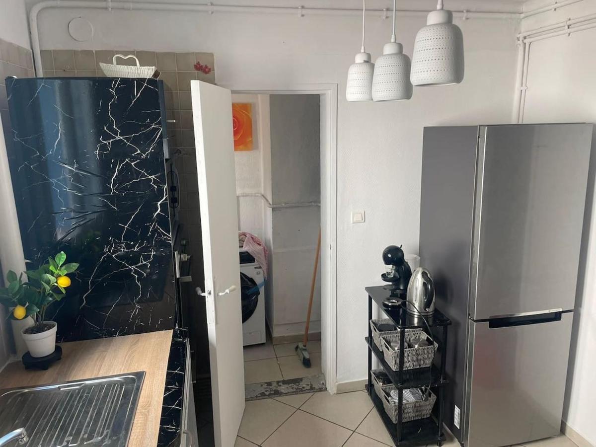 Appartement Proche Gare Tgv Nîmes Exteriör bild